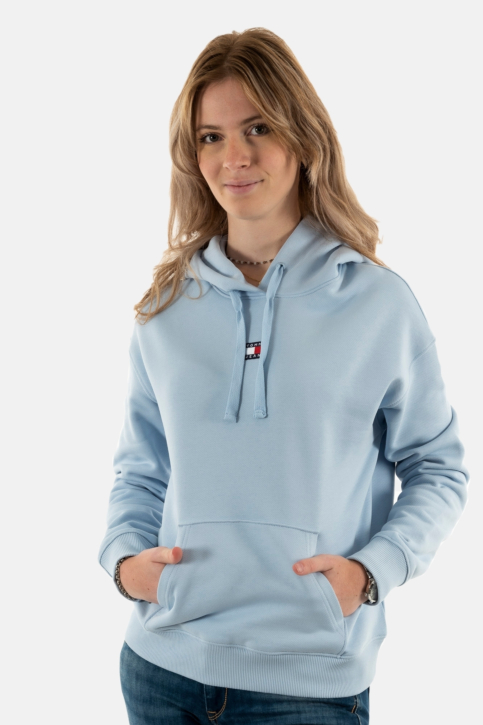 sweat tommy jeans bxy badge c1o breezy blue main product photo