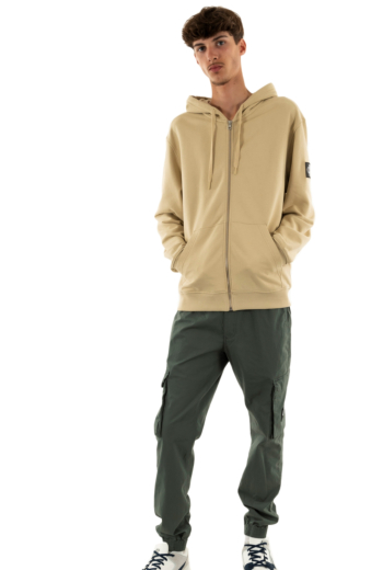 Sweat calvin klein jeans badge zip through rae pale khaki